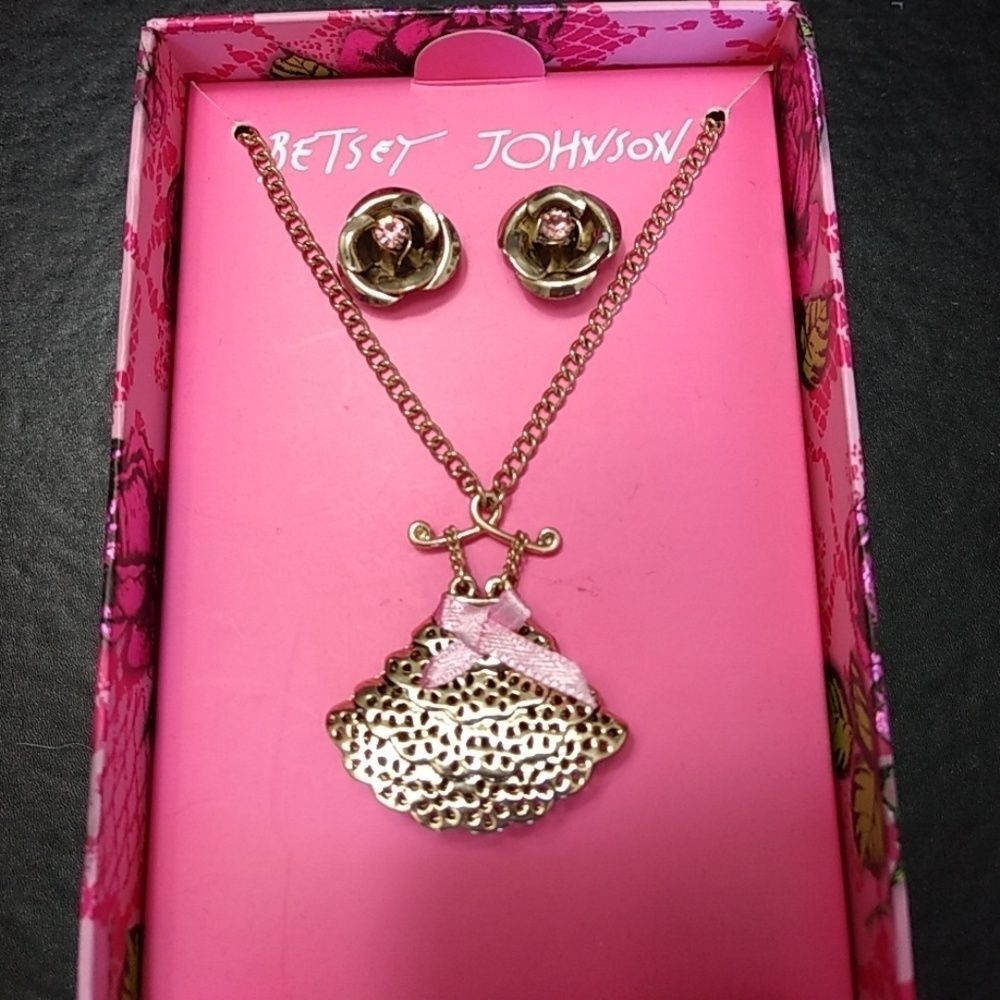 Betsey Johnson necklace & earring set dress flowers pink bow